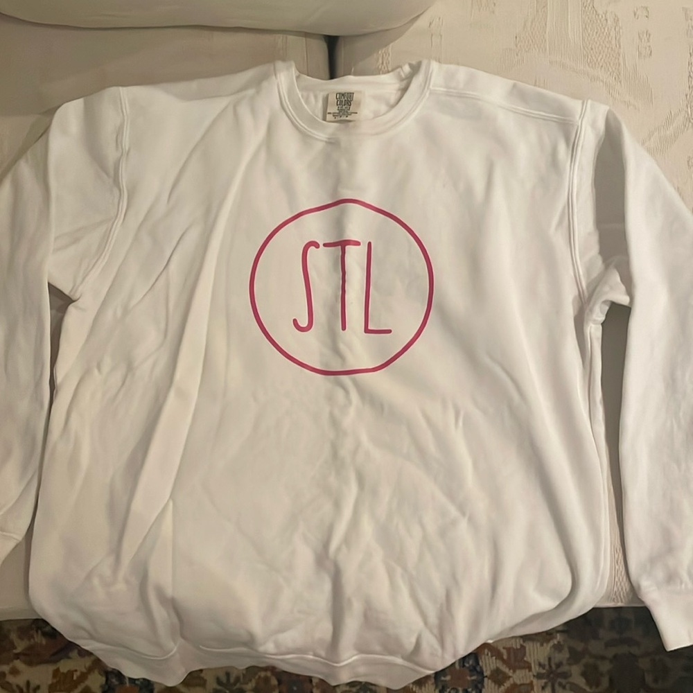 Comfort colors, white crewneck in a large.